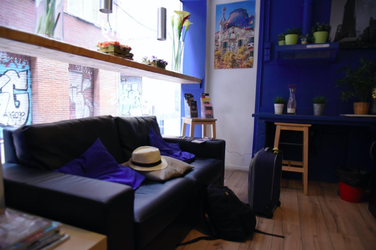 Gracia City Hostel برشلونة المظهر الخارجي الصورة The interior of a typical micro apartment in Paris