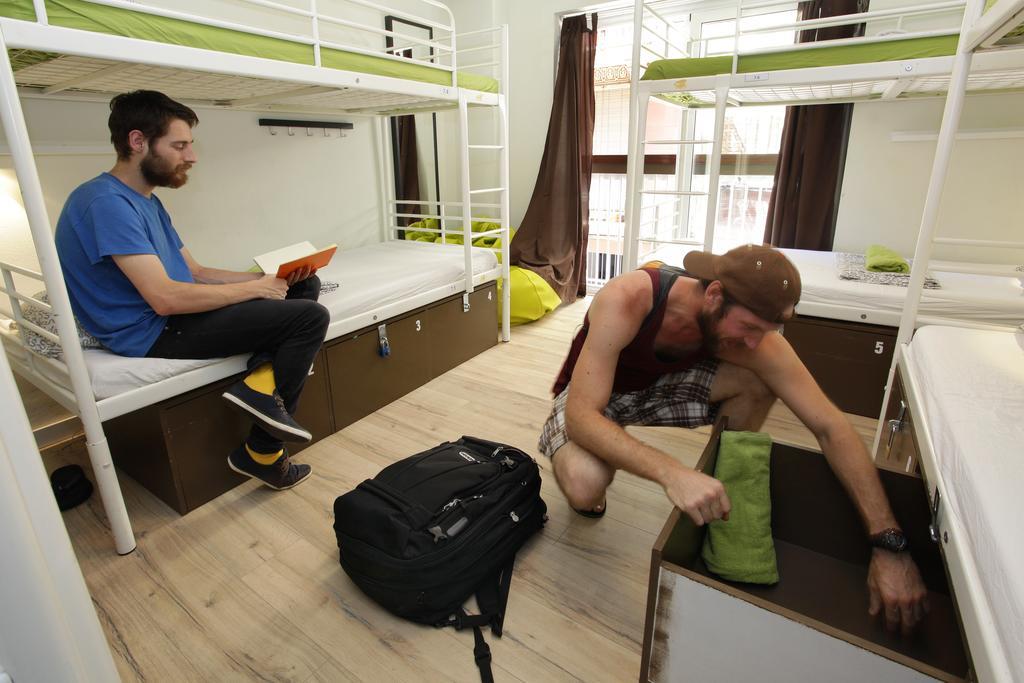 Gracia City Hostel برشلونة المظهر الخارجي الصورة Hostel in Prague