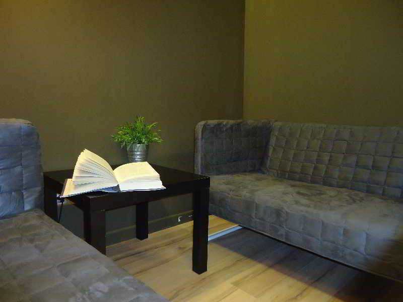 Gracia City Hostel برشلونة المظهر الخارجي الصورة A room at the library