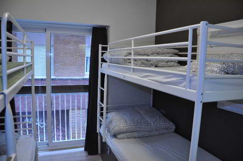 Gracia City Hostel برشلونة المظهر الخارجي الصورة A bunk bed