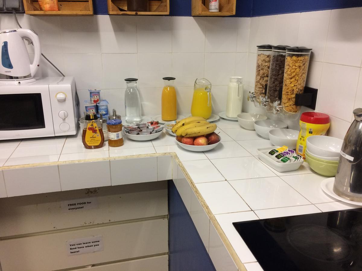 Gracia City Hostel برشلونة المظهر الخارجي الصورة A typical breakfast in the UK