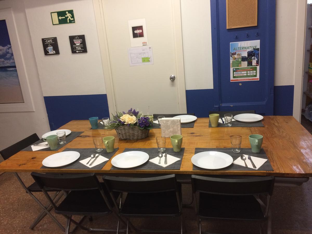 Gracia City Hostel برشلونة المظهر الخارجي الصورة The dining room at the hostel