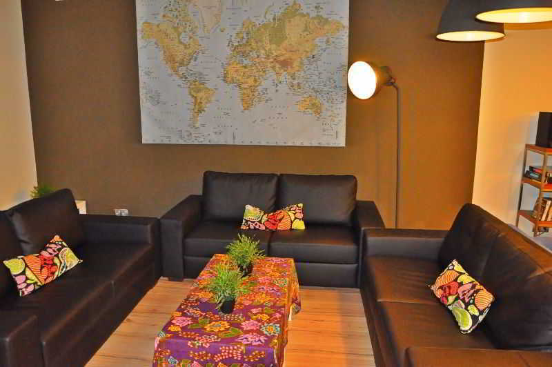 Gracia City Hostel برشلونة المظهر الخارجي الصورة The common room at the hostel