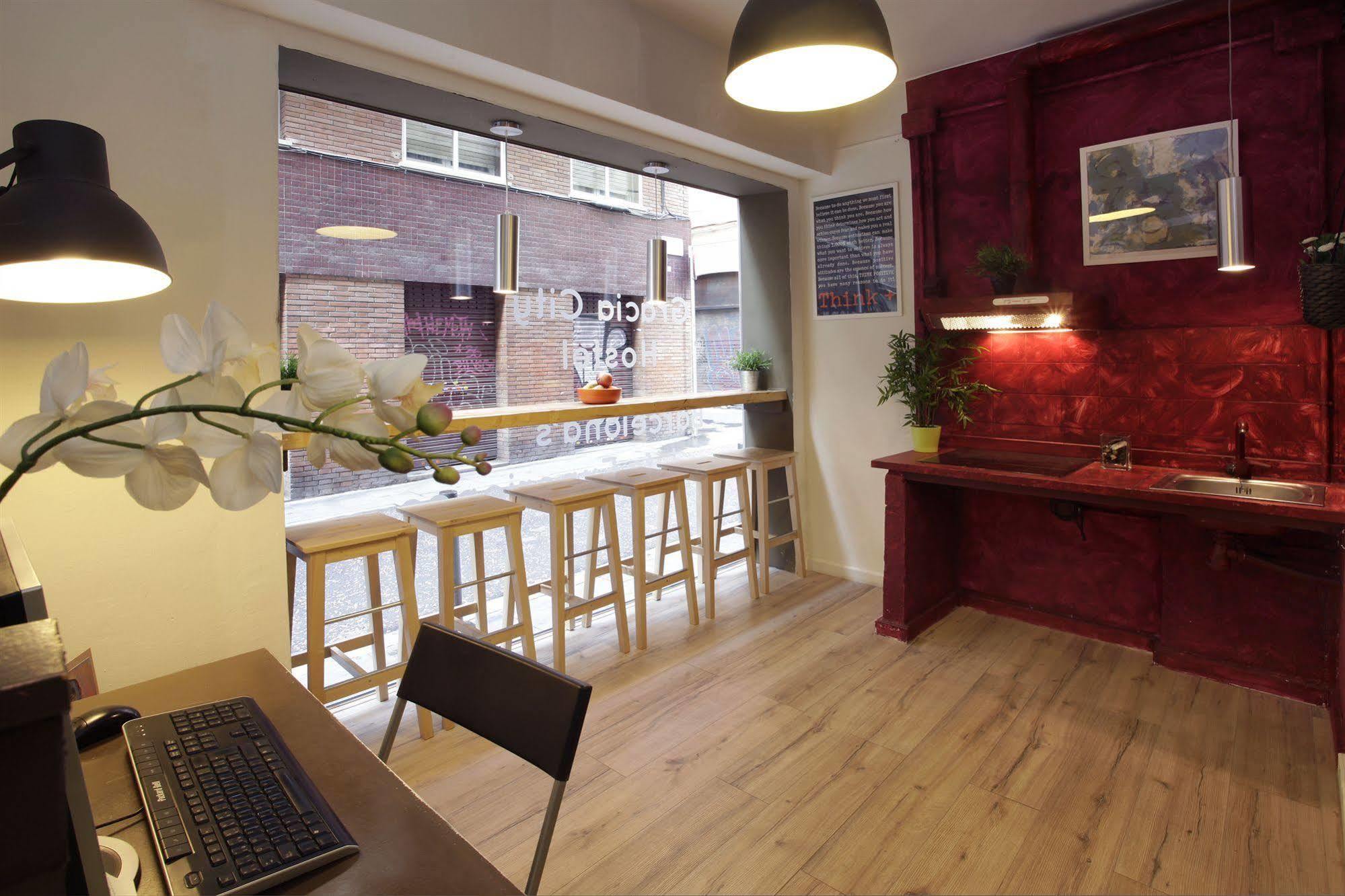 Gracia City Hostel برشلونة المظهر الخارجي الصورة The interior of the cafe