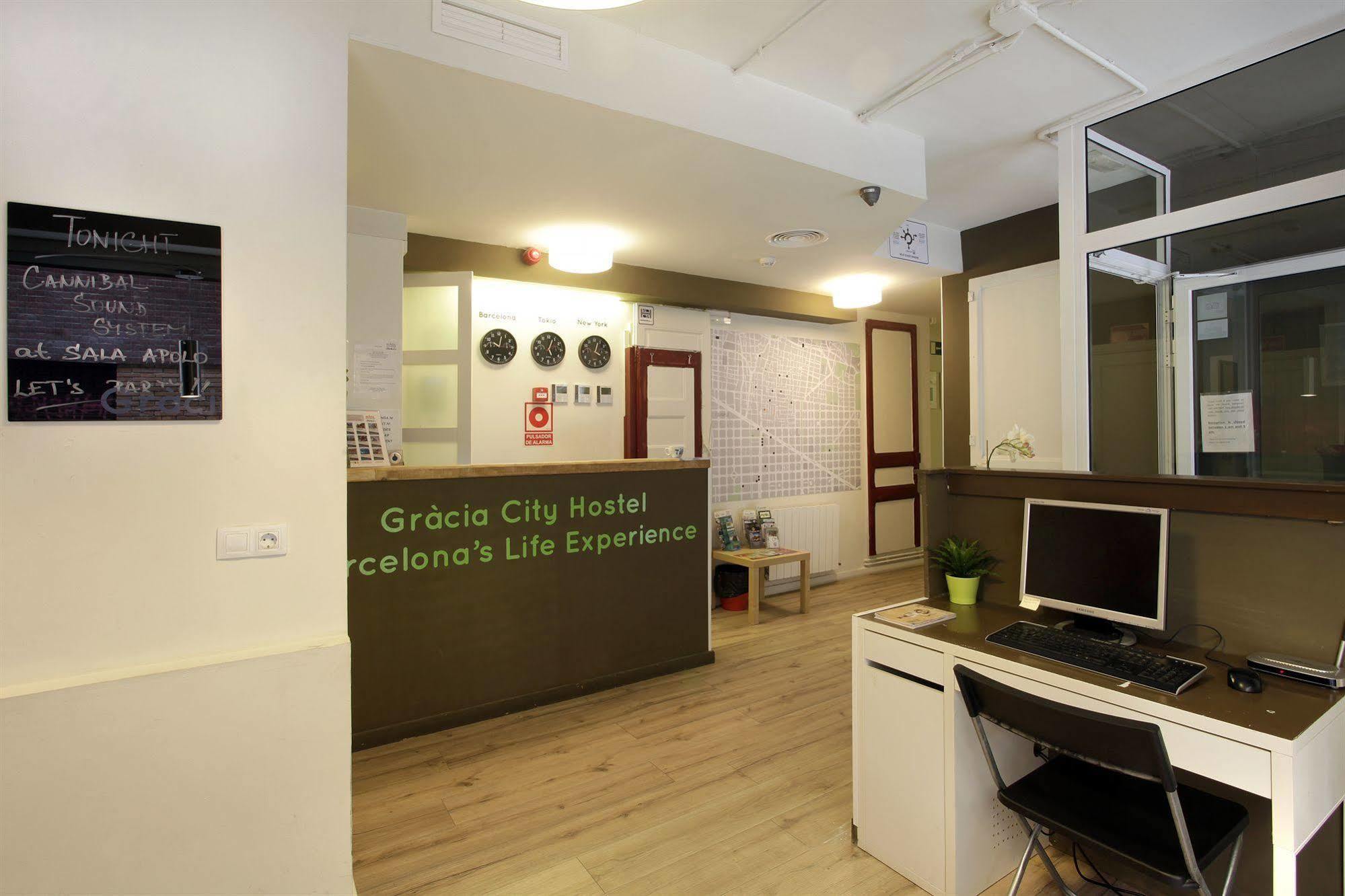 Gracia City Hostel برشلونة المظهر الخارجي الصورة Reception area