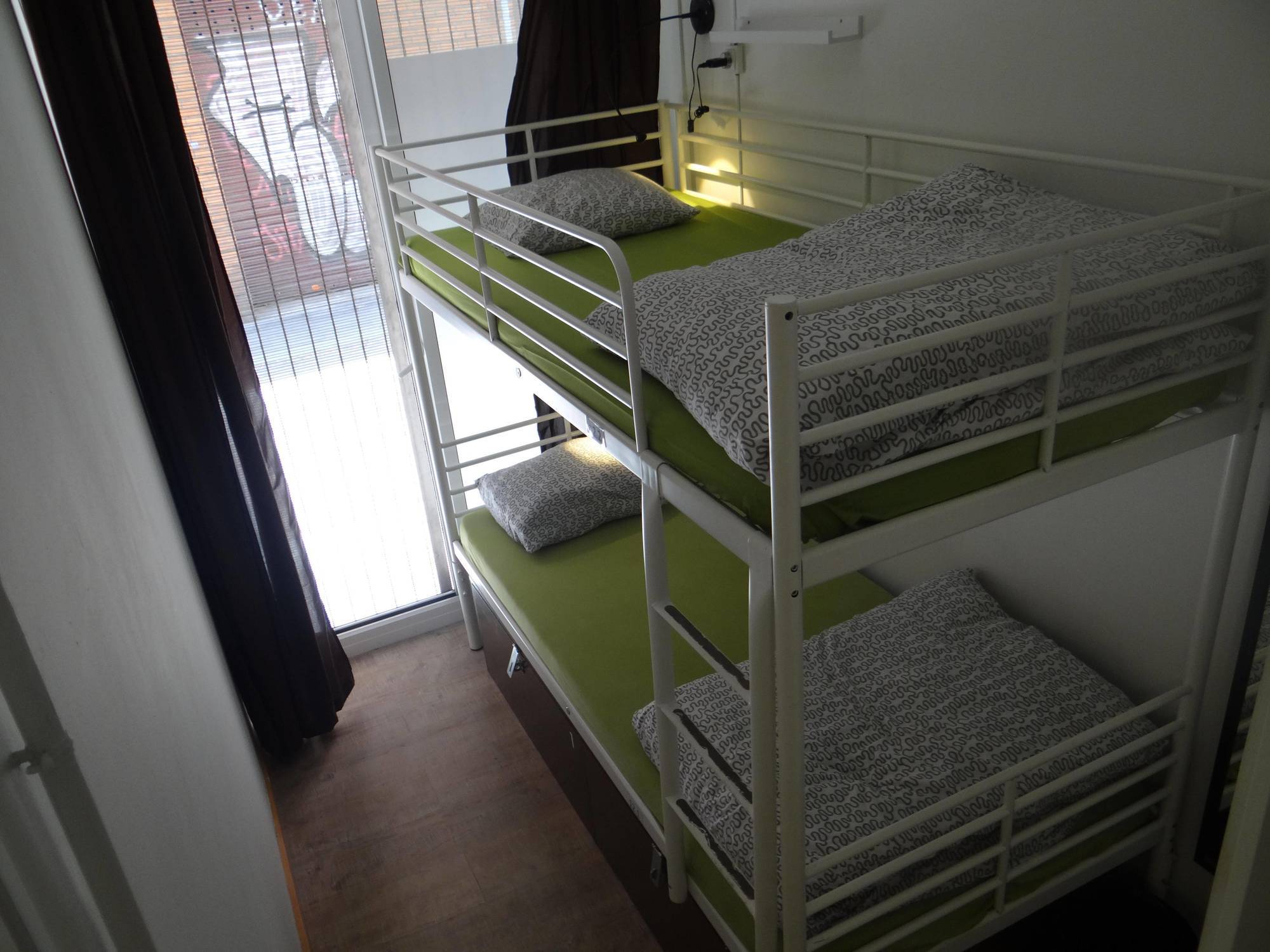 Gracia City Hostel برشلونة المظهر الخارجي الصورة A bunk bed