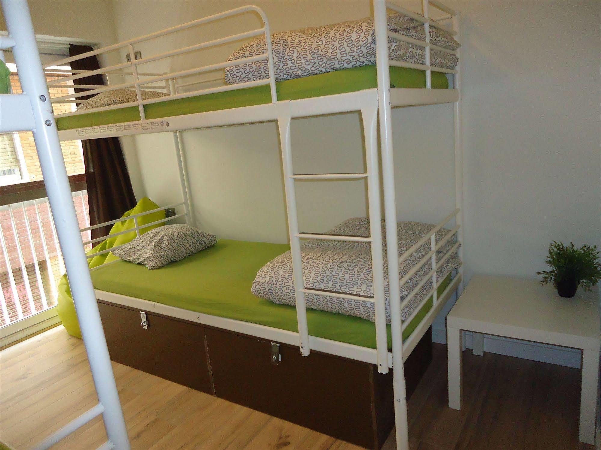 Gracia City Hostel برشلونة المظهر الخارجي الصورة A bunk bed