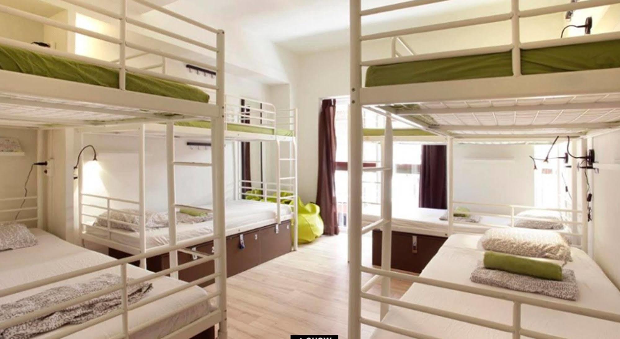 Gracia City Hostel برشلونة المظهر الخارجي الصورة Hostel in Prague